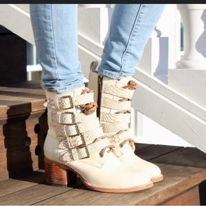 Freebird Candace white size 8. RARE!!